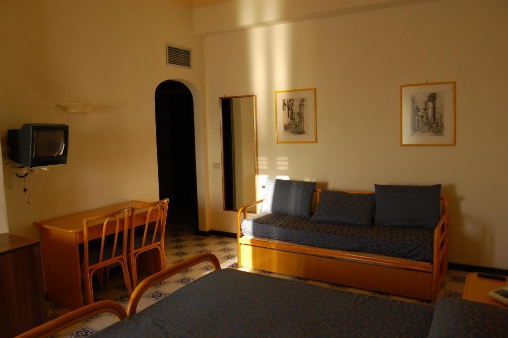 Hotel Giardino Sul Mare Липари Стая снимка